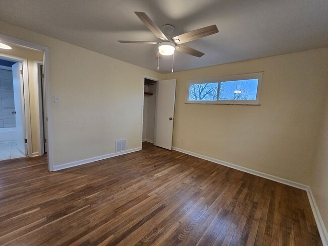 Building Photo - 2 Bedroom Home - Plum School District - Available February!