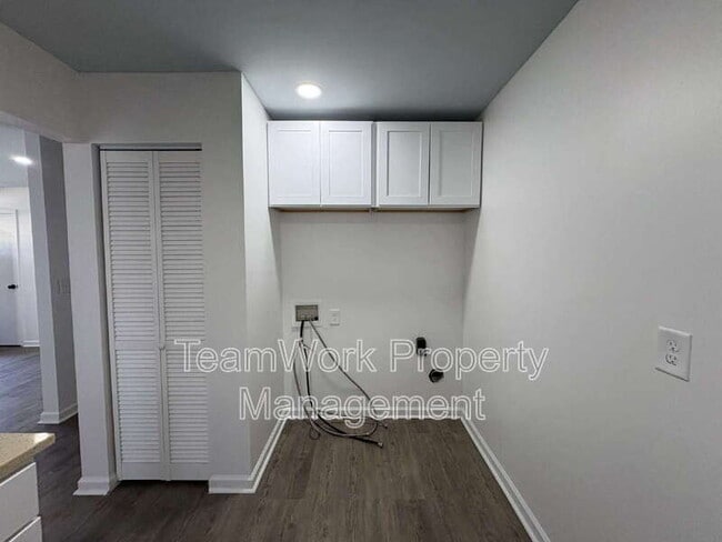 Building Photo - 3119 Azalea Dr