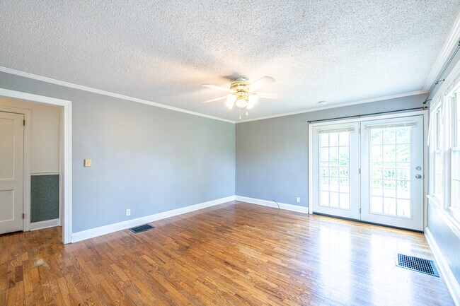 Building Photo - 1314 Goldleaf St
