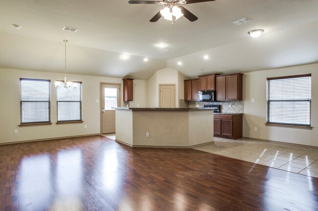 Building Photo - 409 Millbrook Ln