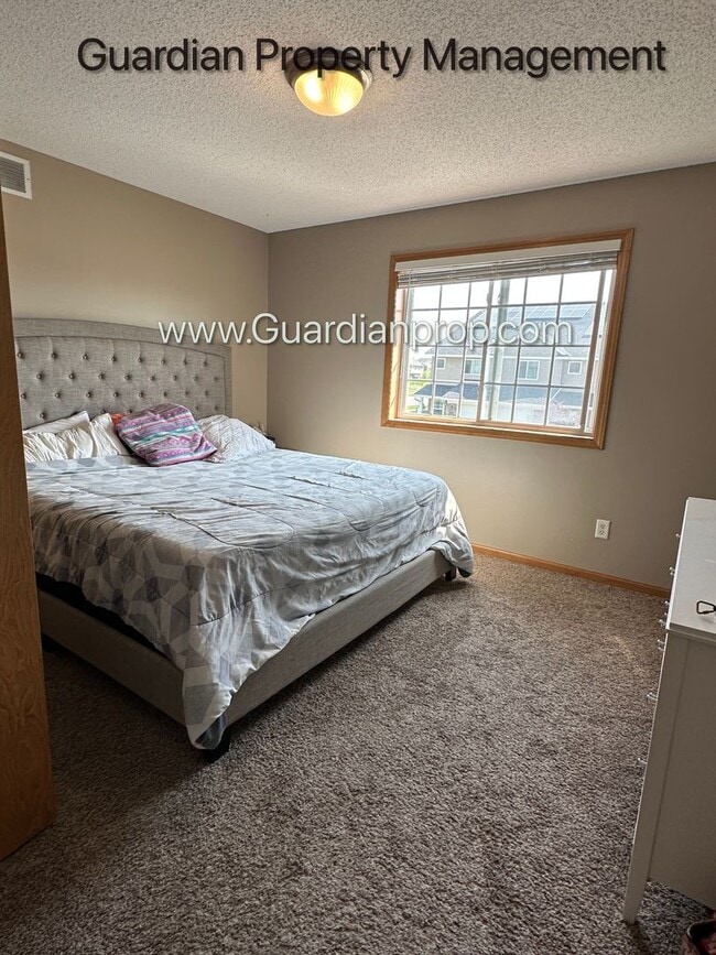 Building Photo - Lakeville End Unit Town Home, 2 Car Garage, 2.5 Baths, Walk out Patio, Available July