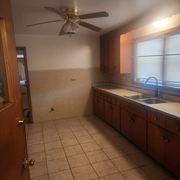 Building Photo - 6656 S Fairfield Ave