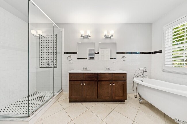 Building Photo - 544 Phillippa St