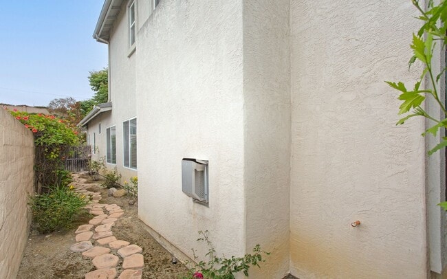 Building Photo - 2159 Island Shore Way