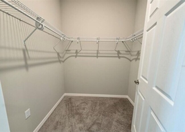 Building Photo - Executive 4/3 Rental