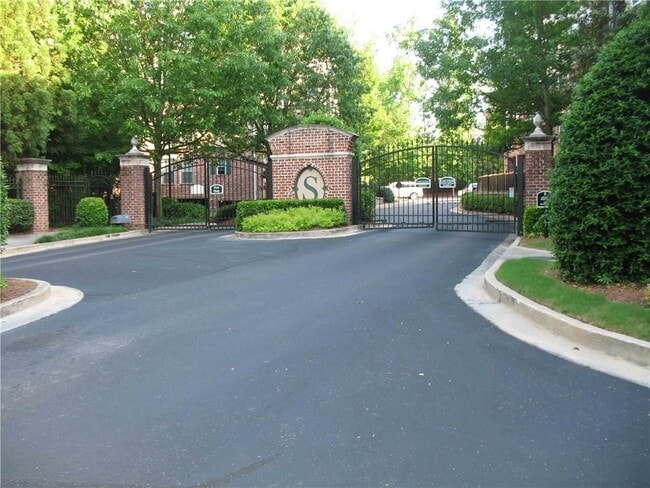 Building Photo - 1307 Stratford Commons