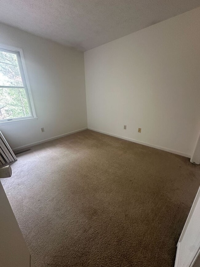 Building Photo - Renovated Home Near Virginia Tech