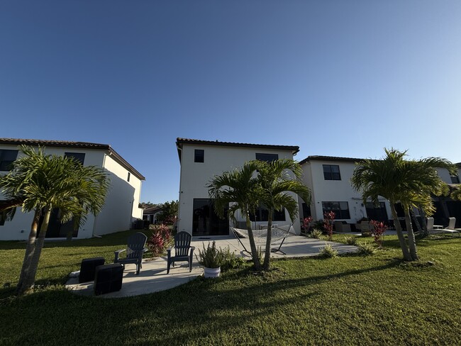 Building Photo - 5465 Soria Ave