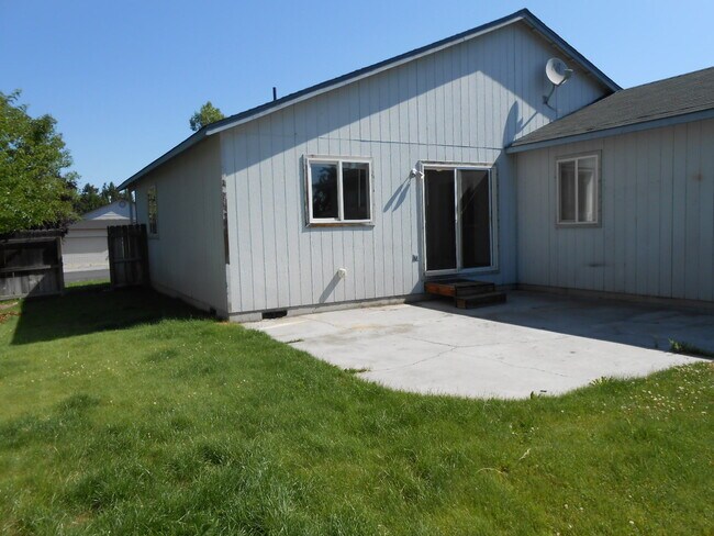 Building Photo - VIDEOTOUR: Across from Mt View High School...