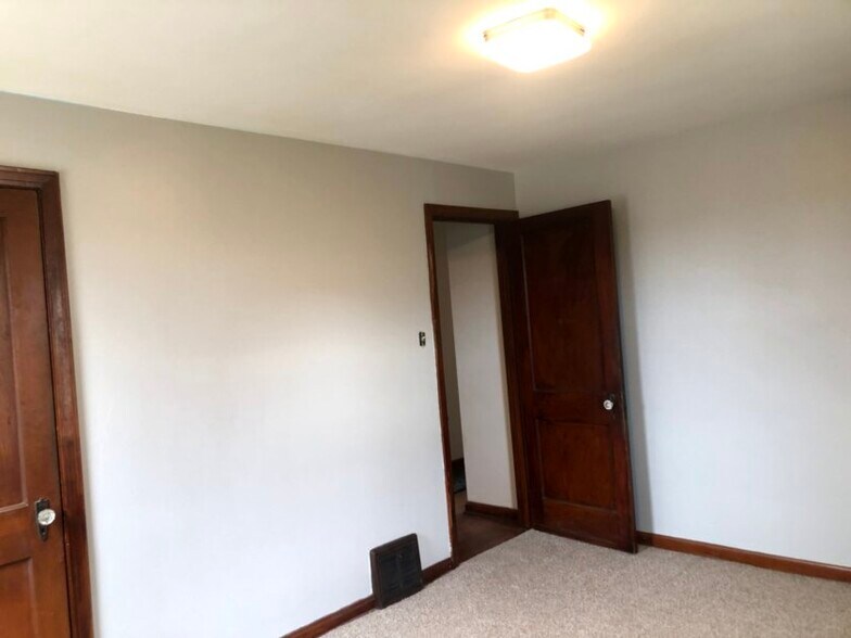 bedroom 1 - 278 Liberty St