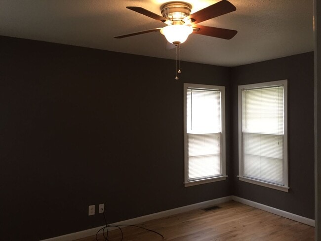 Building Photo - Pre Leasing for fall 2026! 5/3 in Medical District!