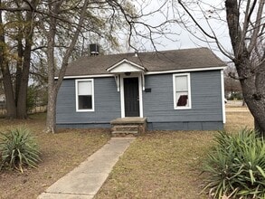 Building Photo - 501 W 47th St