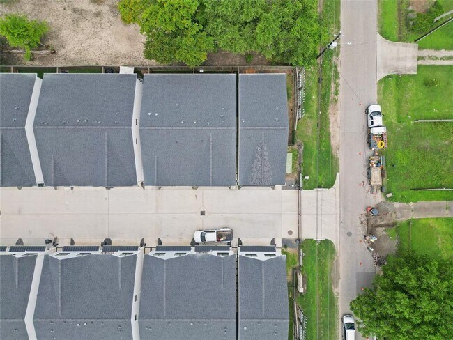 Building Photo - 6423 Highland Pine Ln