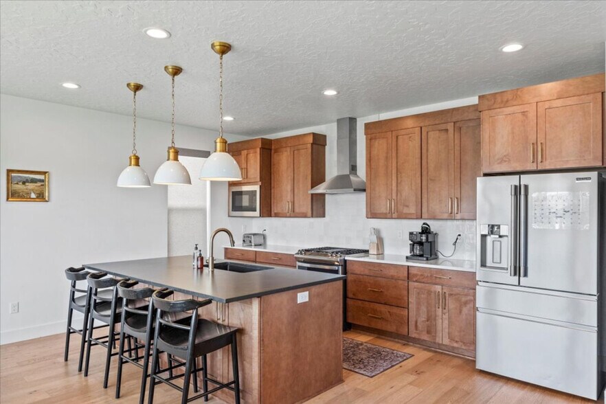 Building Photo - 690 S Edge Ln