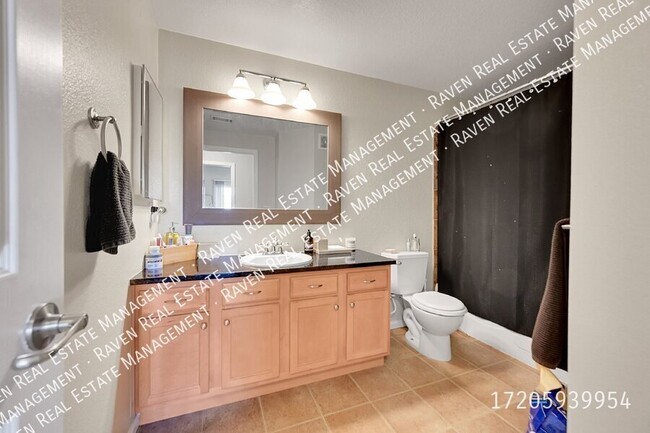 Building Photo - ROOM FOR RENT in spacious 3-Bed 3-Full Bat...