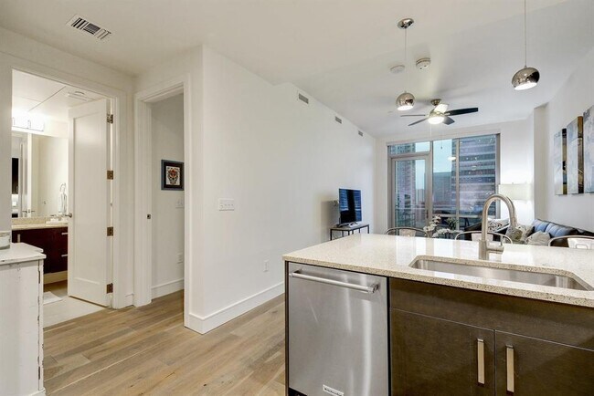 Building Photo - 222 West Ave