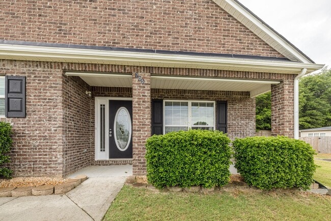 Building Photo - 705 Porter Ln