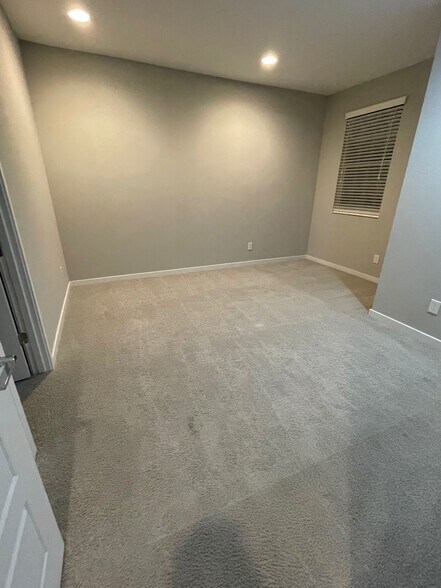 Building Photo - 3539 E Louise Dr