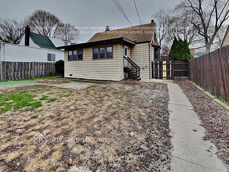 Building Photo - 9206 S 50th Ave