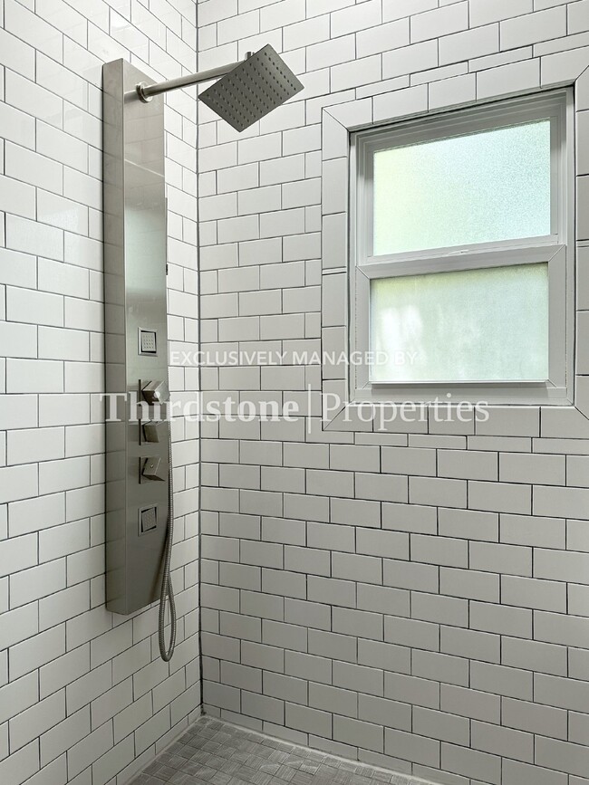 Building Photo - 1439 Dancy St