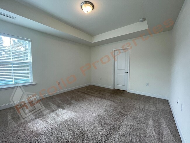 Building Photo - Great news! Get 50% off your first month’s rent when you sign by 12/31/2025! Plus Application fee...