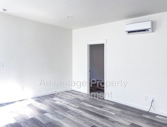 Building Photo - 368 Spaulding Ave