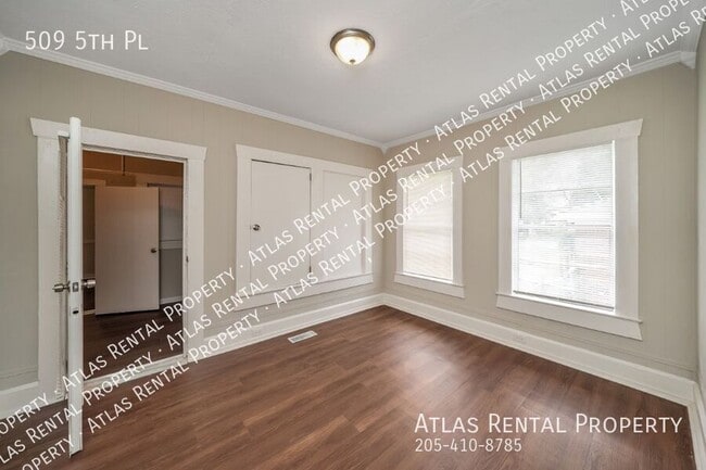 Building Photo - 509 5th St