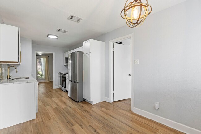Building Photo - 202 Coppersmith Dr