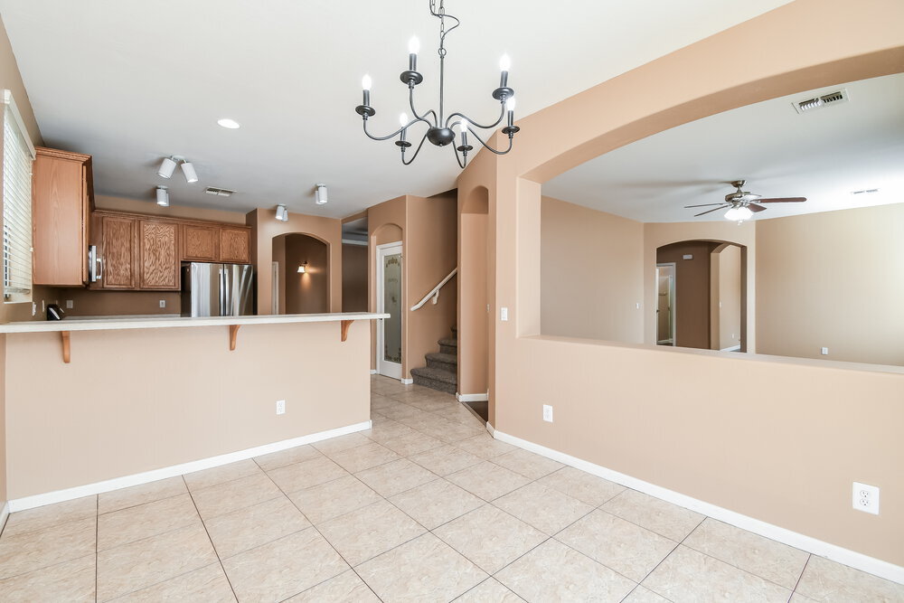 Building Photo - 10047 E Lakeview Ave