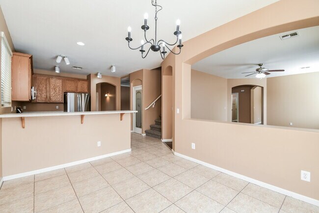 Building Photo - 10047 E Lakeview Ave