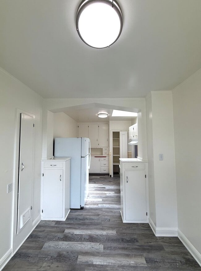 Building Photo - UPDATED BRIGHT 1500/ft 3BR/2BR+Bonus+1GR H...