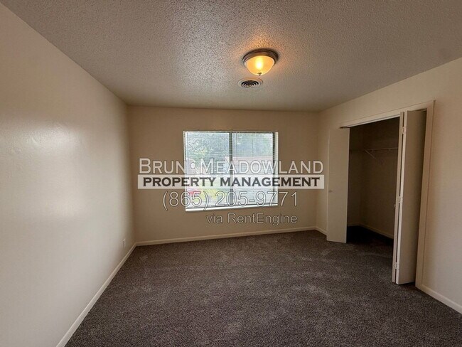 Building Photo - 10409 Victoria Dr