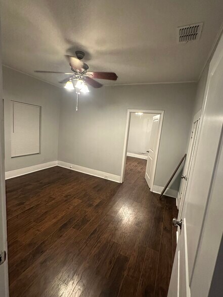 Building Photo - 1118 Santa Anna