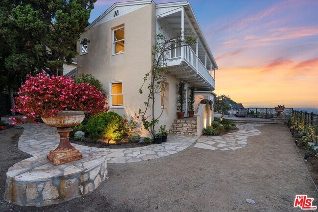 Building Photo - 7965 Fareholm Dr
