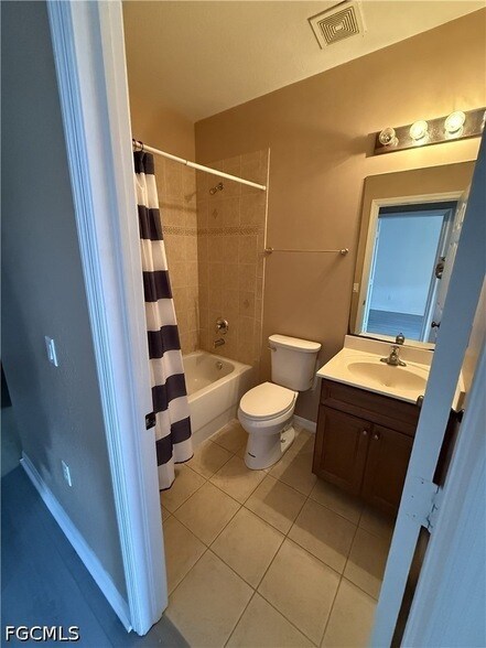 Building Photo - 9813 Quinta Artesa Way