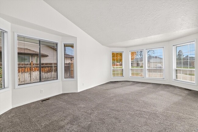 Building Photo - Charming 3-Bed, 3-Bath Home in Quiet Boise...