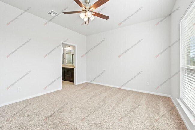 Building Photo - $250 OFF FIRST MONTHS RENT