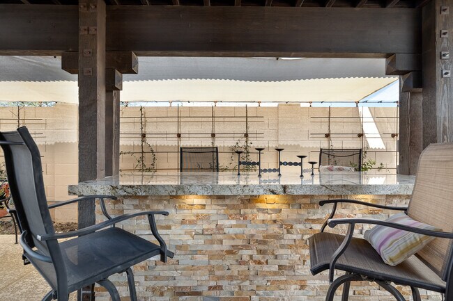 Building Photo - 2032 E La Jolla Dr
