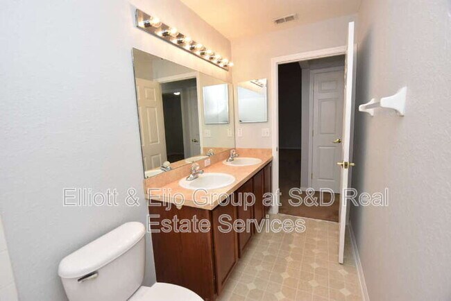 Building Photo - 1615 Laurel Meadows Dr