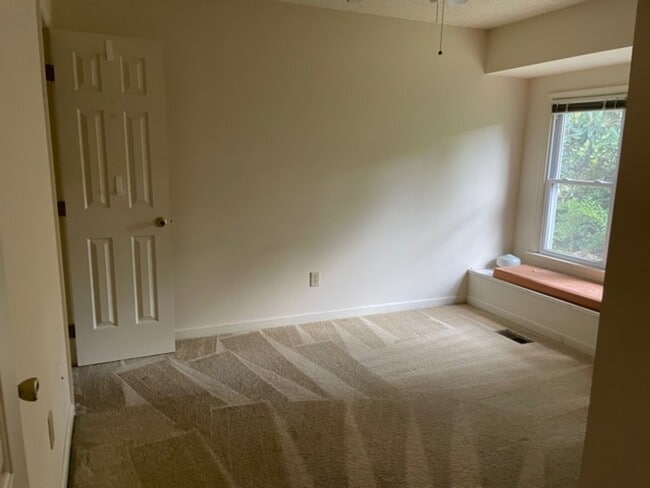 Building Photo - Charming home located in Heart of Wilmington