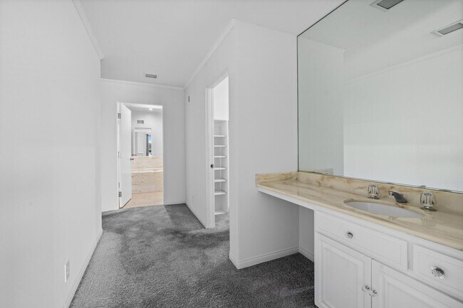 Building Photo - 4454 Ventura Canyon Ave