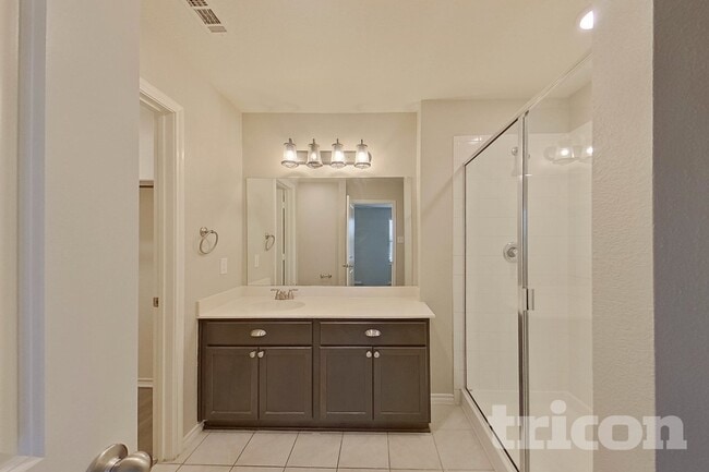 Building Photo - 881 Darst Dr