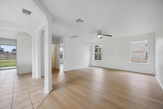 Building Photo - 210 Waterlily Way