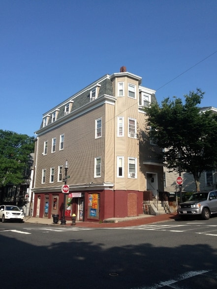 Building Photo - 75 Putnam St