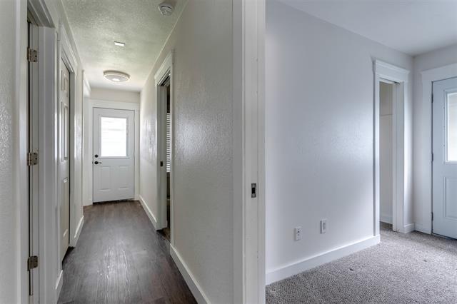 Building Photo - 5922 Royalcrest Dr