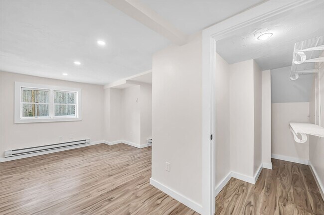 Building Photo - 465 E 8th St