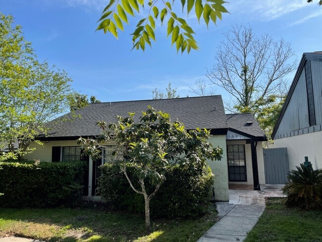 Building Photo - 160 Bermuda Ct