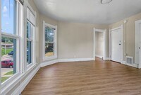 Building Photo - 1804 1/2  College St (Upper Level)