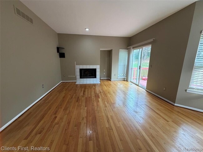 Building Photo - 35285 Pennington Dr