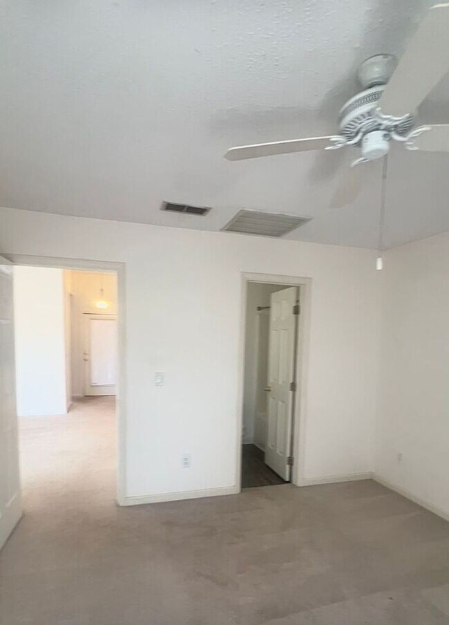 Building Photo - Central Wilmington! Live across from The Point at Barclay! Lovely one level patio home in popular...